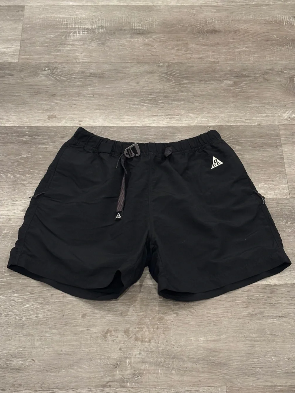 Nike ACG Snowgrass Cargo Shorts Mens M Black Hike Trail Fishing Sportswear Gorp